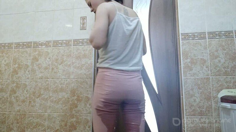 DirtyLubov - Pissing in the Pants [HD 720P]