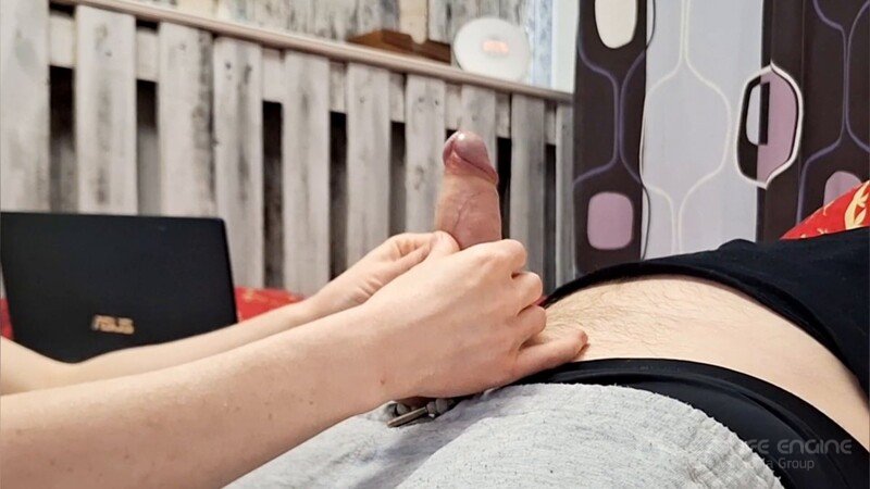 Steve And Katie Play - Caught My Roommate Jacking Off In Vr And Gave Him A Hand Surprise Handjob With Messy Cumshot [FullHD 1920P]