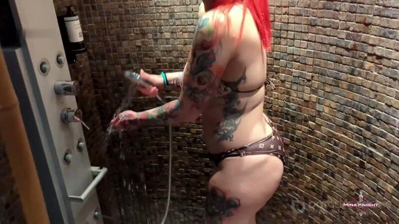 MinaKnight - Geile und riskante Pissdusche am Pool - Ich liebe es warm abgeduscht ... [FullHD 1080P]