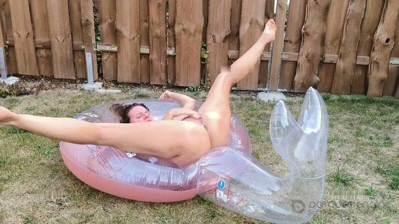 Celina-Ballerina - Inflatable Schwimmreifen Outdoor Piss Action kurz und knapp [FullHD 1080P]