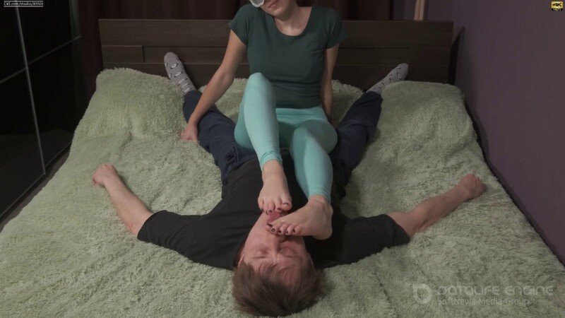 Beautiful Girls - Mrs Loves To Be Worshipped At Her Divine Feet [FullHD 1920P]