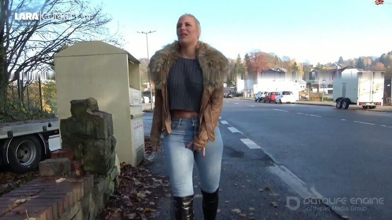 Lara-CumKitten - Extrem vollgepisst Sexy Jeans und Stiefel Walk [FullHD 1080P]