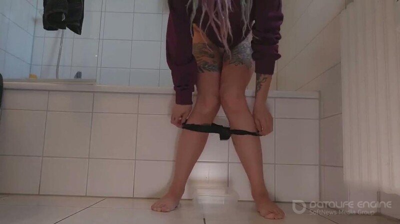 ViGothFox - Teenypipi XL - Stiefmuttis Tupper VOLLGEPISST - Bekomm ich jetzt Ärger [FullHD 1080P]