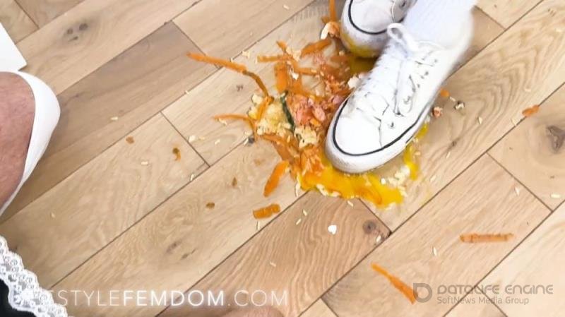 Lord Goddess Maria - Master Feeds Slave [HD 720P]