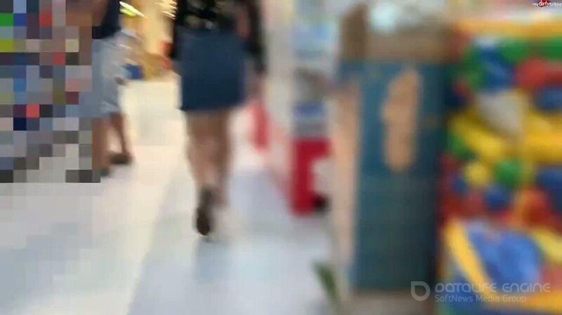 SteffiBlond - Krasse Duft Pfütze im Toys Geschäft - Dreister Public Piss [HD 720P]