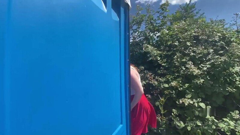 Mila-Hase - Versaute Sektschlampen pissen dreist NEBEN das Klo [FullHD 1080P]