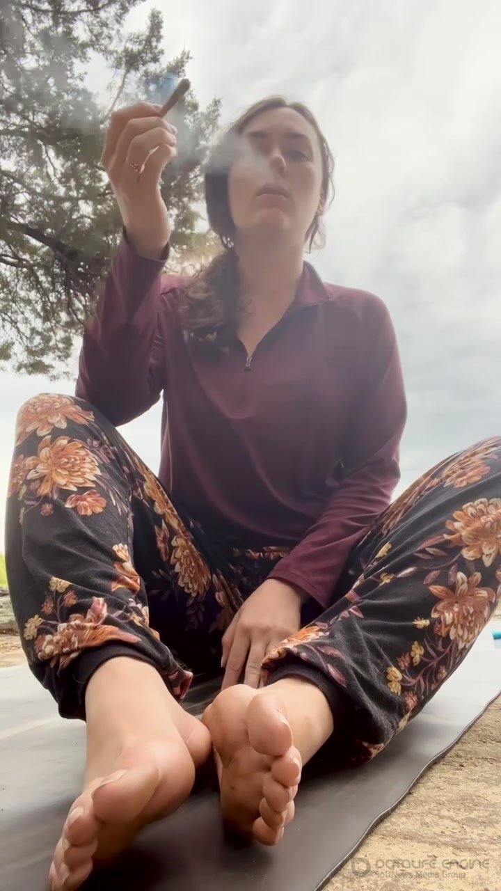 Dani Divinity aka thedanidivinity in clip Morning out on the trail before my morning yoga is a mix of lavender and legal h [HD]