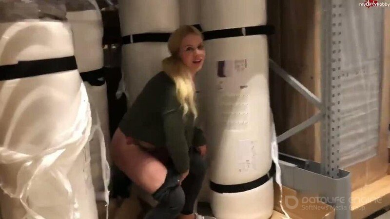 SteffiBlond - SPONTANPISS - Ich pisse öffentlich im Möbelhaus - FUCK war das geil [HD]