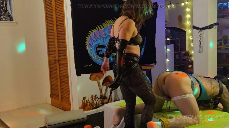 Miss Gwen - Huge Strap on Pounding [FullHD]