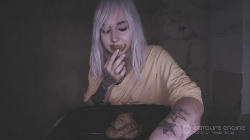 DirtyBetty – This ghoul dives into her stinky shit! [HD]