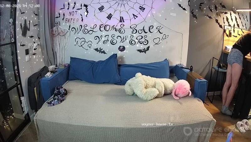 Voyeur-House - Izzy Mareko And Kuro Bondage Interrupted By Rosy And Aleks  13.12.2025 [HD]