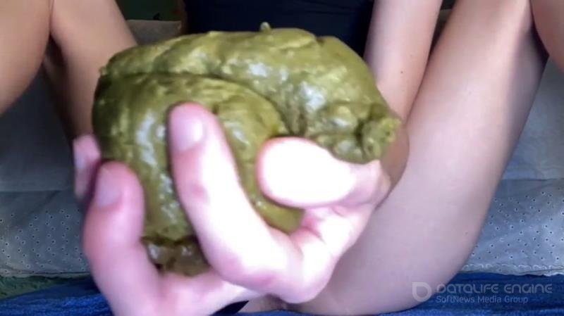 Young bitch pooping lick shit and smear [SD]