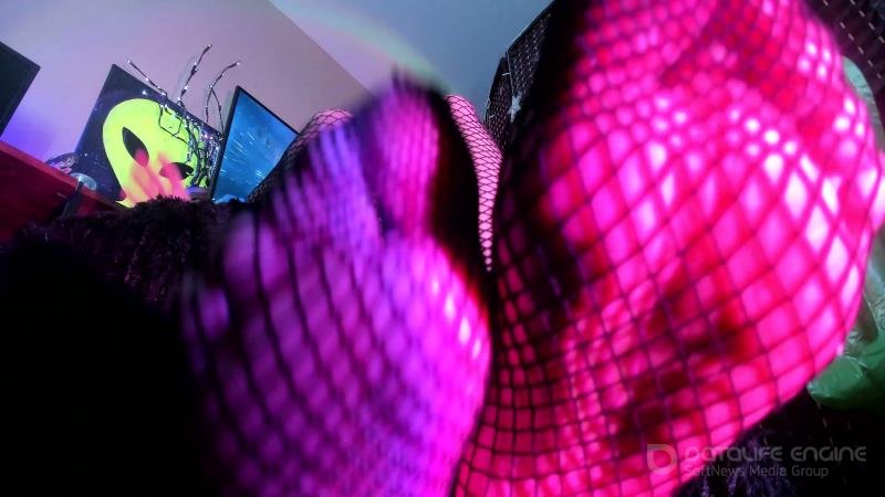 Petite Mercy - Fishnet Foot Soles [4K]