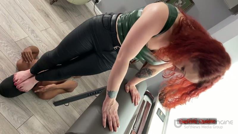 Sadistic Queens - Squishysax - Miss Katherine Kendal - Slave Executioner [FullHD]