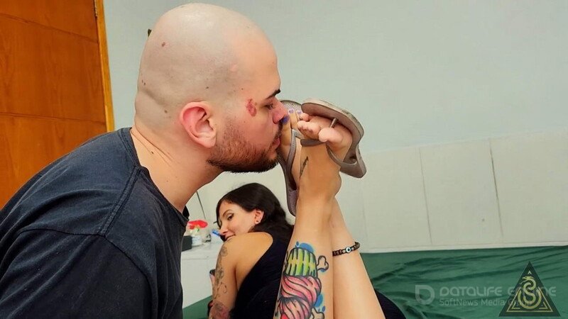 Mean Girls Foot Domination: A Tongue Bath For My Delicate Feet [FullHD]