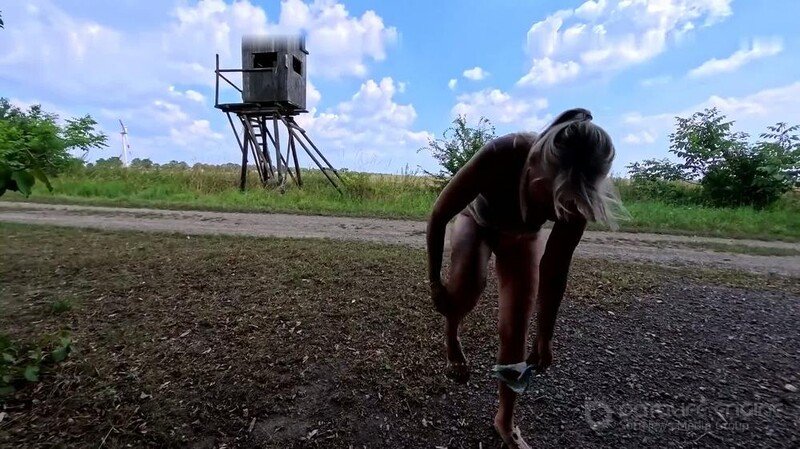 SweetSusiNRW - Spaziergänger draussen Vollgepisst [FullHD]