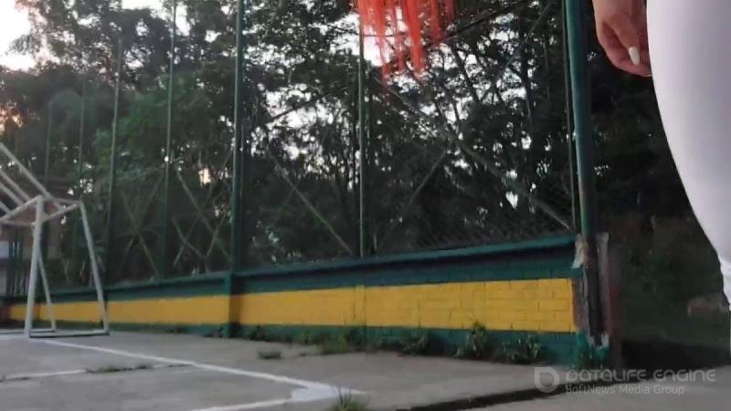 NataschaDirty – Nasty girls walk around in their dirty white leggings [HD]