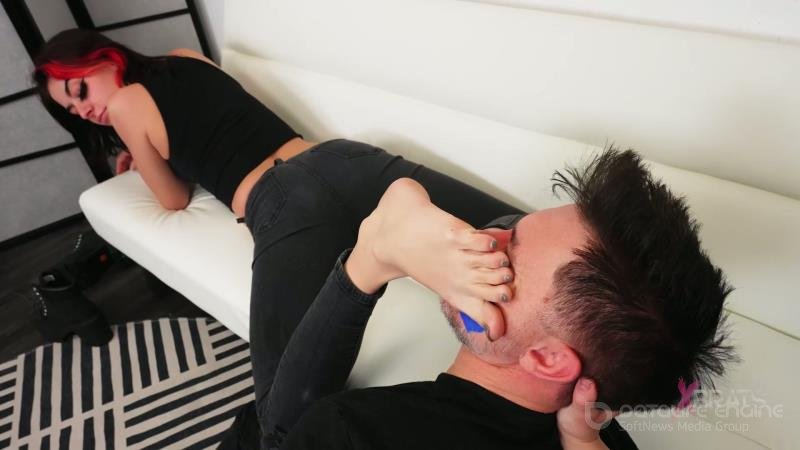 Xbrats Bratty Foot Girls - Lana and Kilo - n Escaping Our Stinky Feet [FullHD]