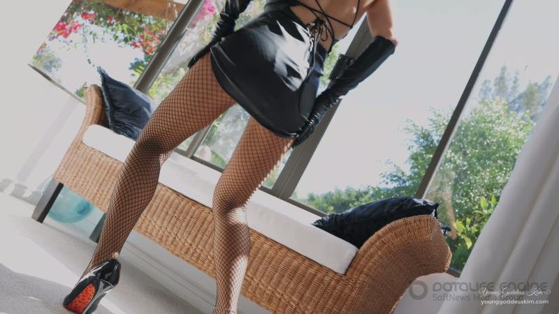 Young Goddess Kim - Helpless Humping Edging pet (4K) [4K]