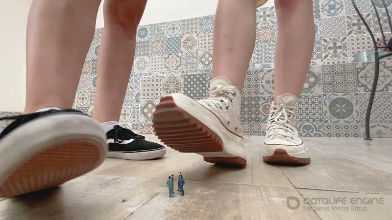 KittyStepsis - Giantess Crushing Businessmen [FullHD]