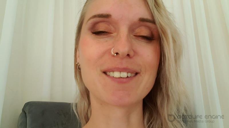 Lexi Snow - Giantess Stuffs And Swallows Tinies [FullHD]