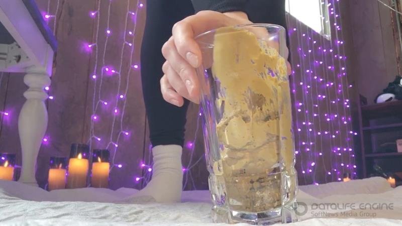 elite_monarch – Shitting + Feeding [HD]