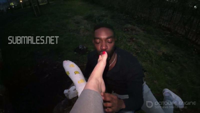 EliteFeetStreet - Fashionably Late - Public Punishment Under Katlyns Command - Ft Katlyn Moree [FullHD]