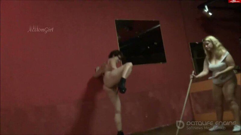 ActionGirl - Mit viel Pisse geschrubbt [FullHD]
