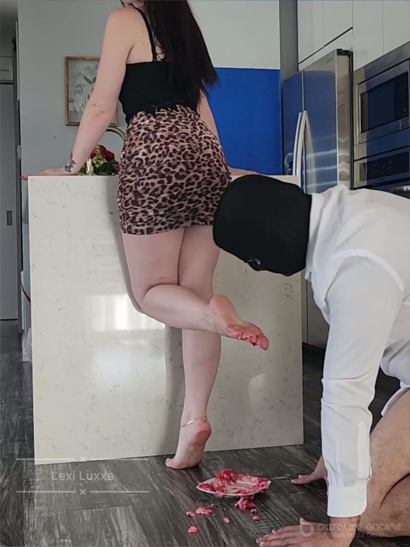 Lexi Luxxe - Dessert at My Feet [4K]