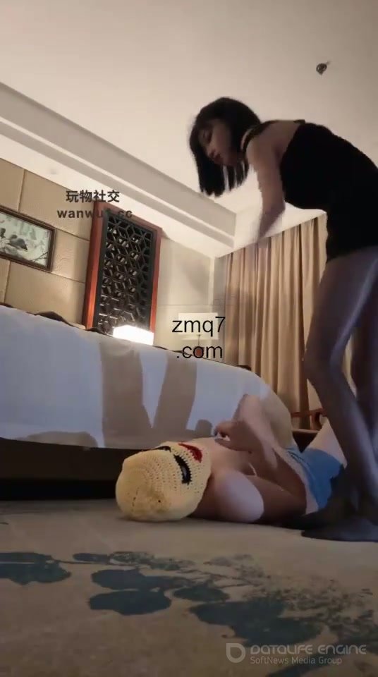 Chinese Femdom foot slave 38 [SD]