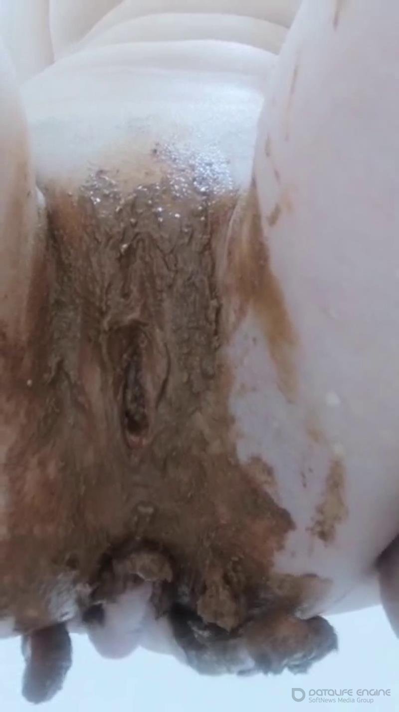 MELLODI – Dirty pussy playing in the bathroom [SD]