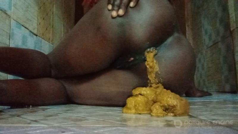 PrettyEbonies – Side pooping and smearing [HD]