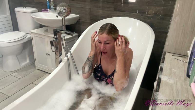 Danielle Maye XXX - Bath time With Balloon And Bubbles [FullHD]