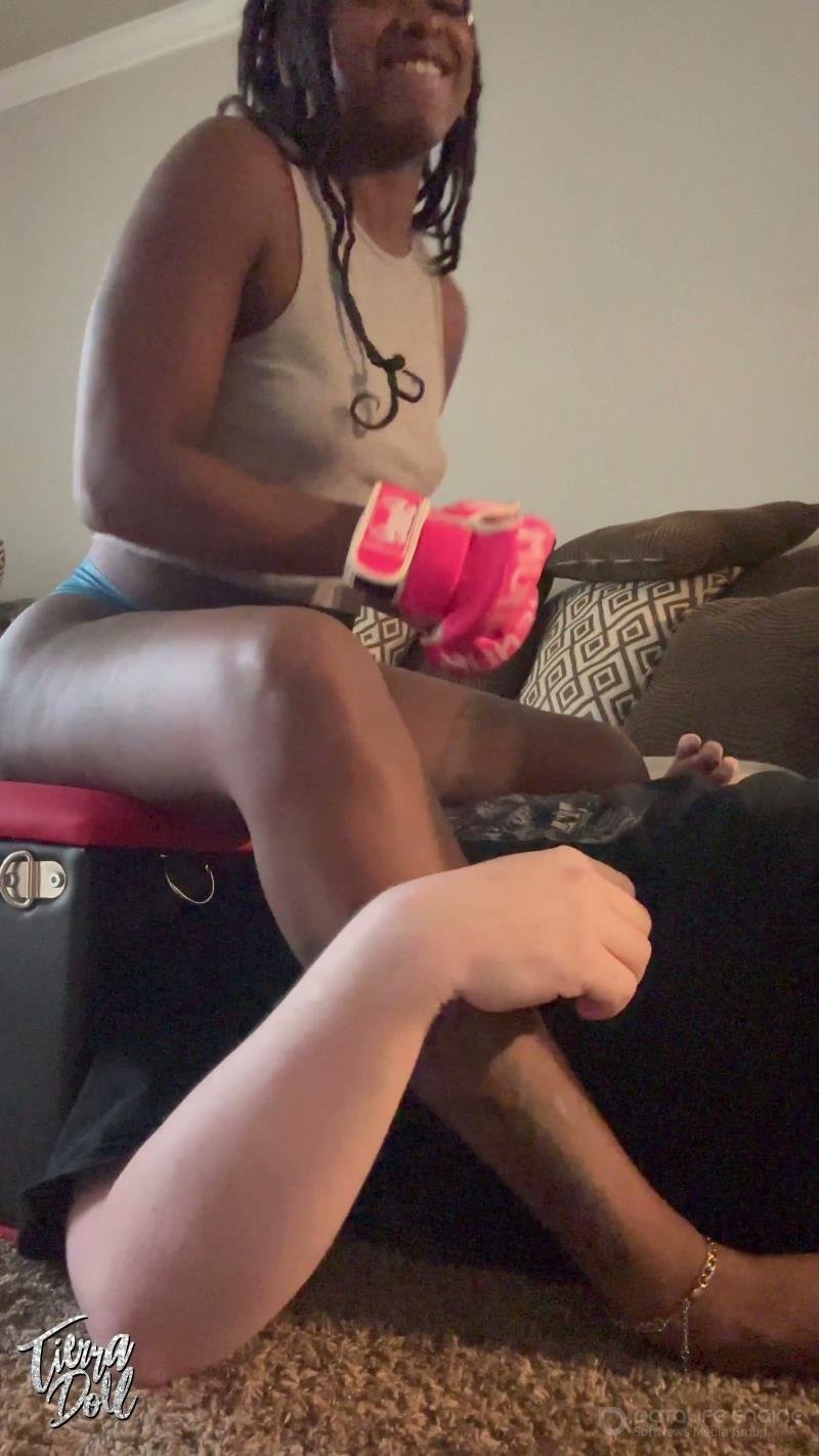 Tierra Doll - Queen Veiny Feet - Punching Bag Farts [4K]