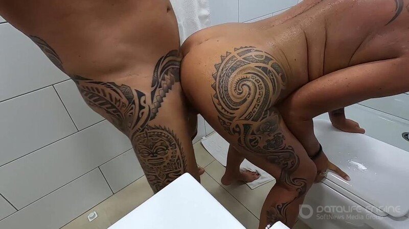 Jenny_Hardt - Im Bad ins Maul gepisst und abgefickt [FullHD]