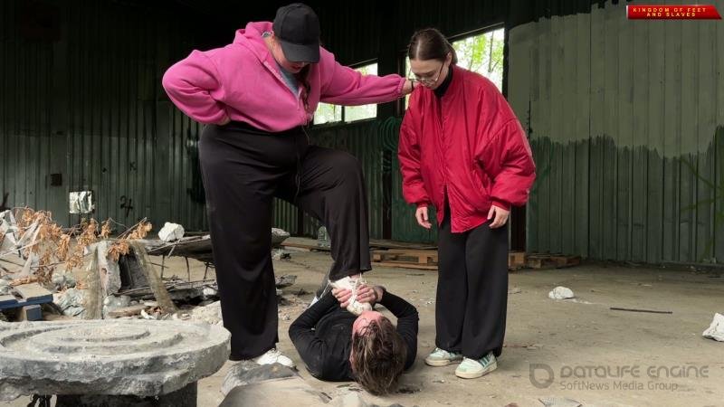 KINGDOM OF FEET AND SLAVES - Humiliated Feet Pig [FullHD]