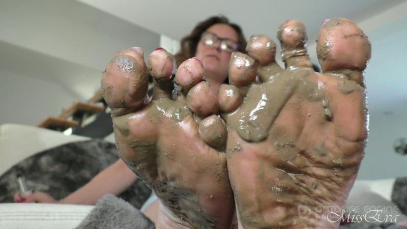 France Miss Eva - Allez Raclure leche mes pieds! (Insultes et mepris) [FullHD]