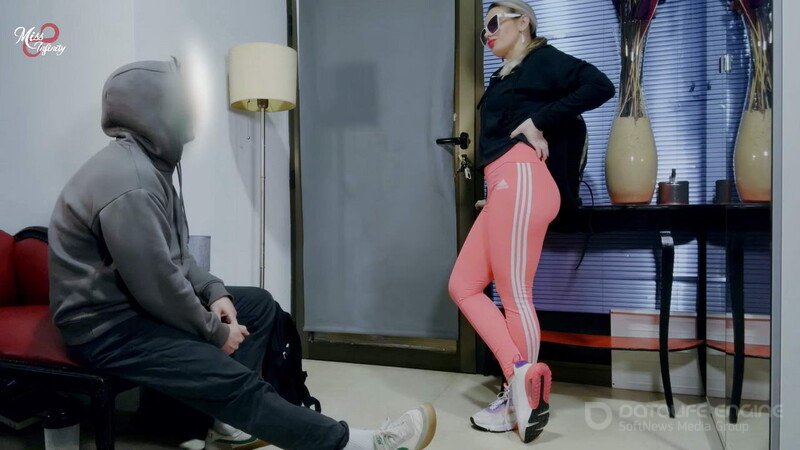 Kingdom Of Infinity: Pegging This Slut After Gym [FullHD]