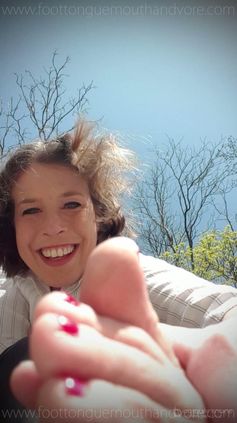 Nora - Humiliates Her Tiny Tinder Date With Her Feet [FullHD]