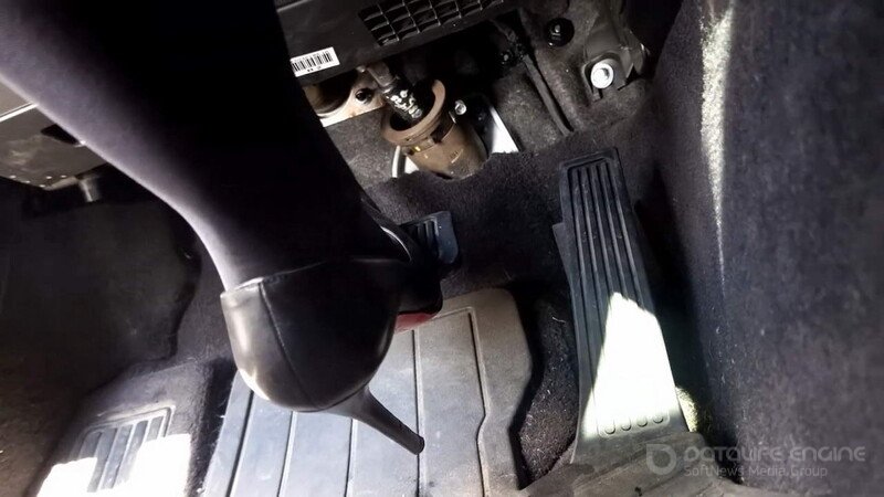 World Goddess: Goddess Zephy - You'Re Worthless! [FullHD]