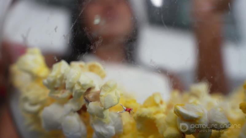 Rise of the Giantess - Giantess Enola - Eating Tiny People just like Popcorn [4K]