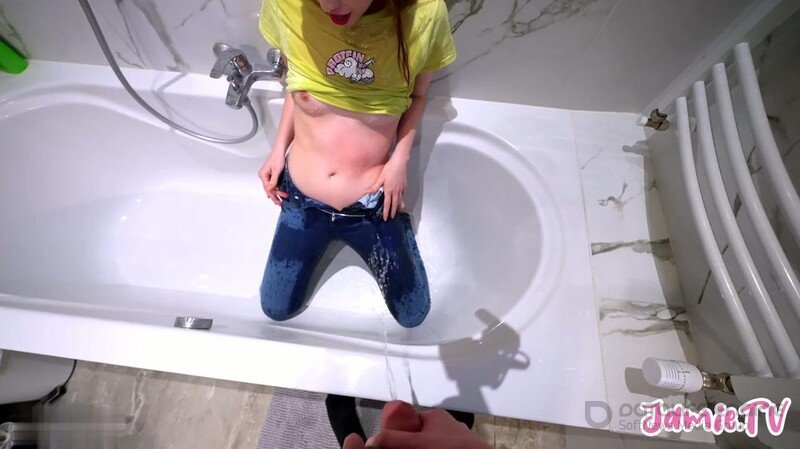 Jamie-Young - Zwei Jeans total nass gepisst - Intensive Golden Shower [4K]
