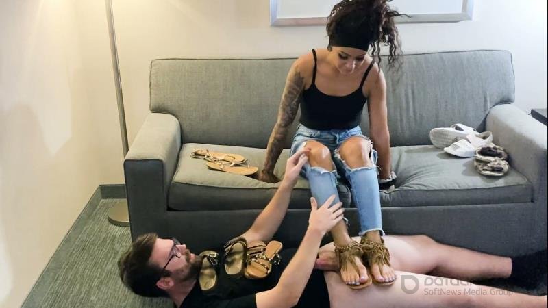 ONLYBALLKICKING - Ballbusting With My Favorite Sandals - Stella [FullHD]