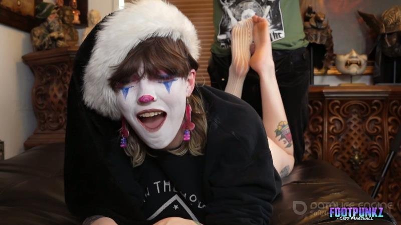 Footpunkz - Clown Babe POV Footjob with Big Size 12 Feet [FullHD]