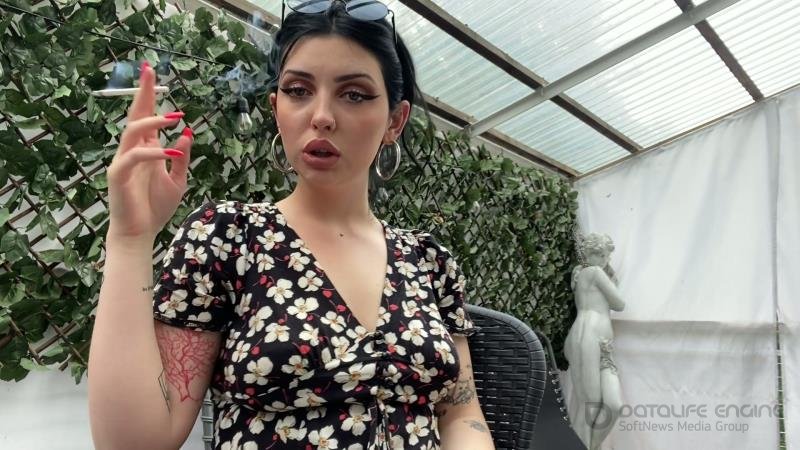 Mistress Glamorous - Casual Smoking POV & Dirty Feet [FullHD]
