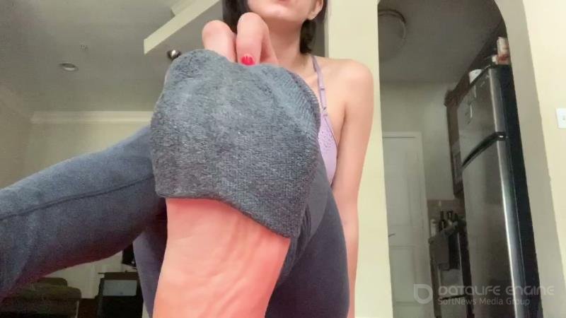 GoddessJuliet - Sweaty Feet in Gray Socks [HD]