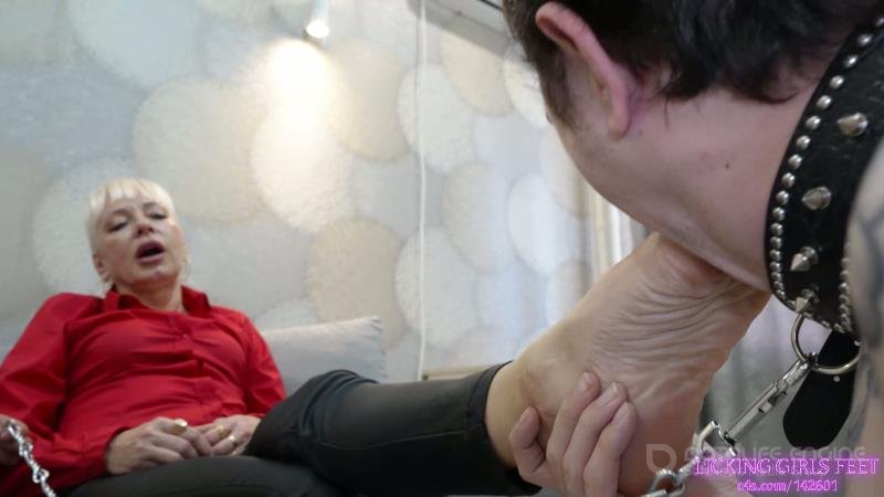 Servants For Girls - LORA and MILA - Bitch boy gets humiliated by his stepmom and her friend! (4K) [4K]