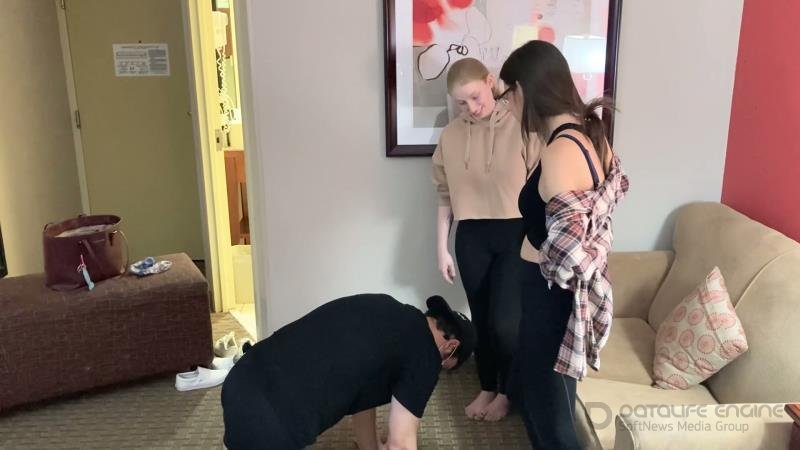 ONLYBALLKICKING - Fit Chicks Damage His Nuts [FullHD]