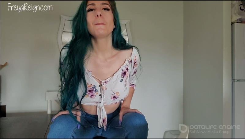 Freya Reign - PickA Dick to Suck at The Farmers Market [4K]