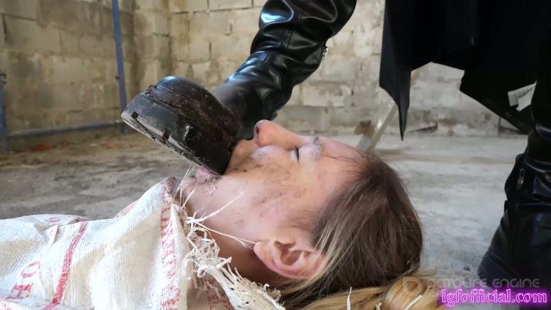 Licking Girls Feet - Victoria you're My Thing And you'll Crawl At My Feet Hd [FullHD]